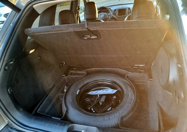 Jeep Cherokee cena 85800 przebieg: 33000, rok produkcji 2019 z Wrocław małe 379